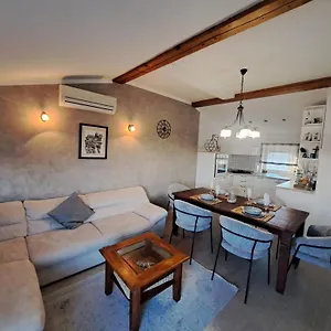  Apartment Lucia